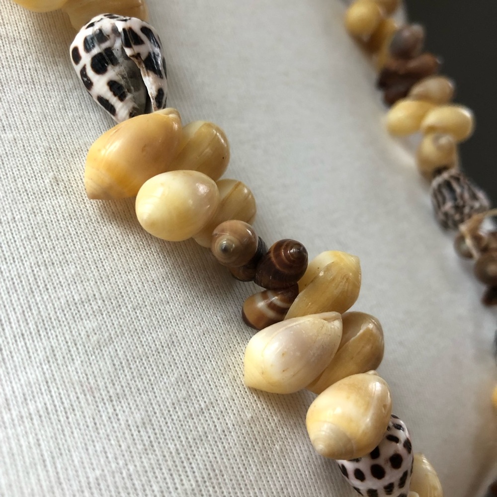 Heritage Antique Rarotonga Shell Lei - Picture 6 of 13